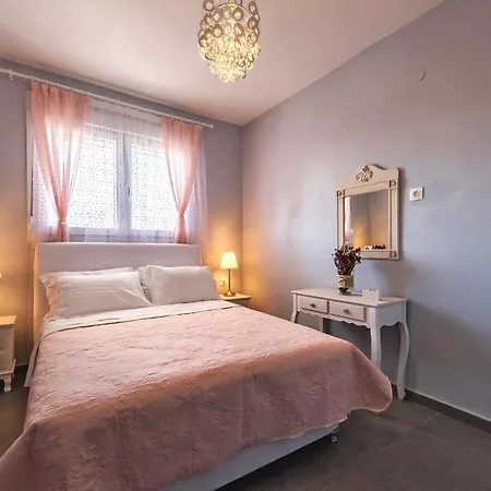 Kes Apartment